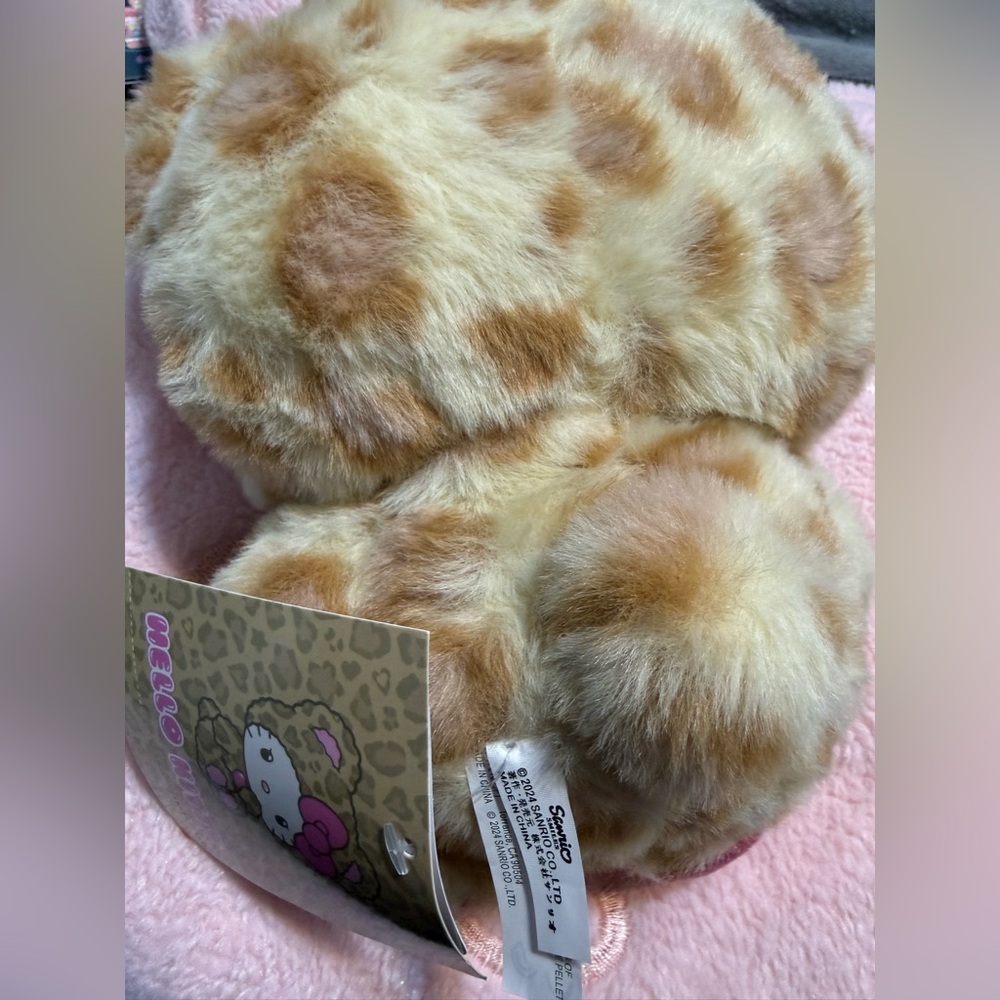 ๐ Hello Kitty Leopard Plush - Picture 2 of 2